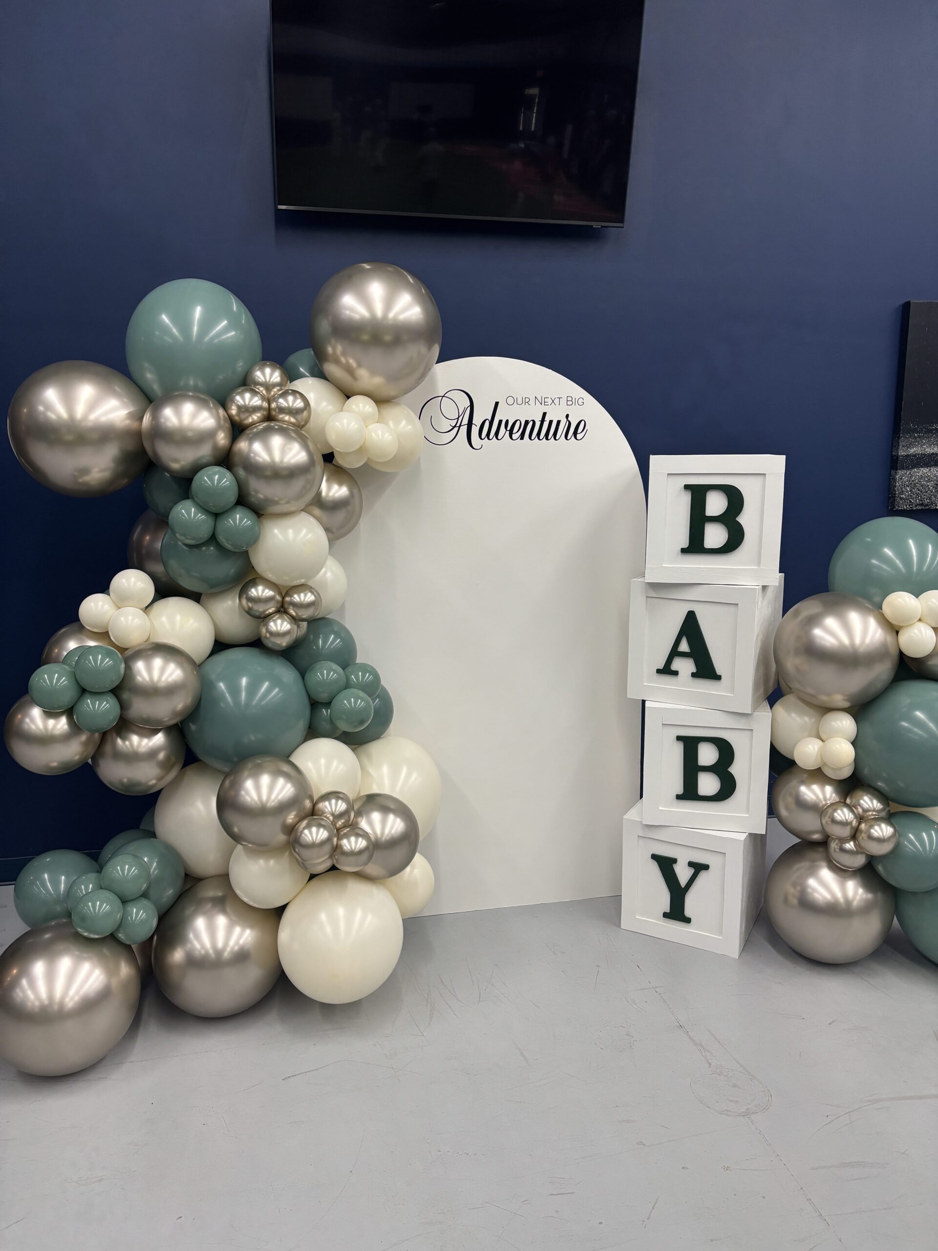 White Backdrop with Green and White Balloons